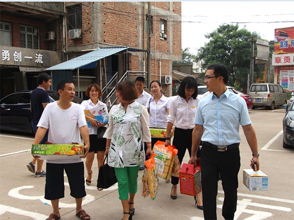 人和集團(tuán)“讓愛心傳遞文明，讓奉獻(xiàn)精彩城市”公益活動(dòng)圓滿結(jié)束 
